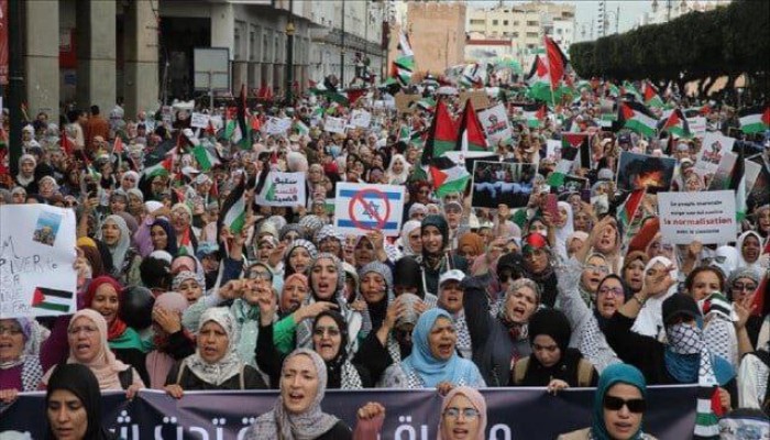 تصريحات ماكرون تشعل الاحتجاجات في المغرب: مسيرات شعبية لدعم فلسطين ورفض التطبيع