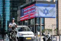 ميدل إيست آي: دعم هاريس وترامب للاحتلال يضع الناخب الأمريكي الداعم لفلسطين على المحك