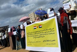 طلاب سودانيون يحتجون أمام القنصلية المصرية في بورتسودان لوقف تأشيرات الدراسة