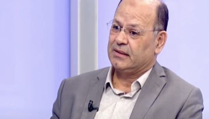 خبير اقتصادي: السيسي وضع مصر تحت مقصلة الأموال الساخنة
