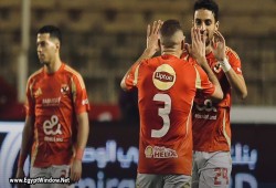(الأهلي) يتغلب على (زد) ويعزز موقعه في صدارة الدوري (فيديو)