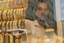 شعبة الذهب تتوقع ارتفاعاً قياسيا بالأسعار وتنصح المواطنين بالشراء