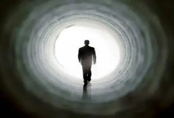 أحمد المفتاح يكتب: الذاكرة المثقوبة