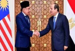 رئيس وزراء ماليزيا يدعو من القاهرة لطرد الاحتلال الصهيوني من الأمم المتحدة