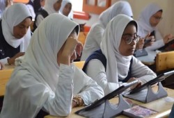 وعود زائفة: وزارة التعليم تلزم الطلاب بإعادة التابلت بعد وعد سابق بمنحه لهم