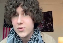 الناشط الأمريكي "غاي كريستنسن" يشكو ضغوطا صهيونية لإسكاته عن دعم فلسطين