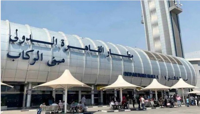 رشاوى وتأخر رحلات .. تعليقات الأجانب بـ"مطار القاهرة" على (إكس): شكاوى من سوء الخدمة!