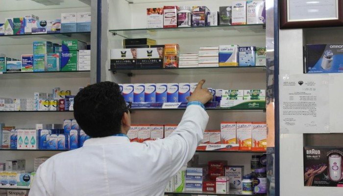 غضب بشعبة الأدوية من "الدمغة الطبية": ترفع الأعباء وتُعرقل الإنتاج