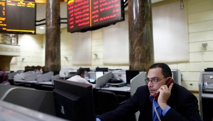 البورصة المصرية تخسر 32.5 مليار جنيه في أسبوع: انخفاضات جماعية في المؤشرات وتراجع أحجام التداول