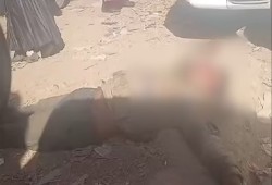 شاهد...شاب ينازع الموت بعد جرعة مخدرات بجوار قسم المرج بالقاهرة