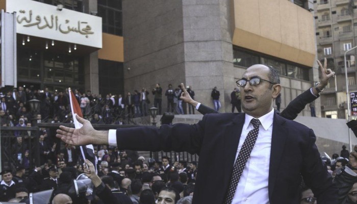 المحامي خالد علي يعلن أسماء 716 شخصًا مستبعدين من قوائم الكيانات الإرهابية