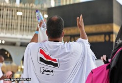تطعيم مفاجئ يفاقم ارتفاع أسعار العمرة بمصر