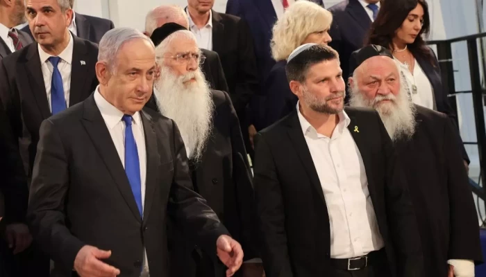 ميدل إيست آي: سموتريتش يؤكد قدرة الاحتلال على إخلاء نصف سكان غزة !!!