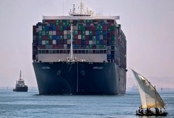 تراجع إيرادات قناة السويس يفاقم الأزمة الاقتصادية