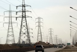 هل يحل الربط الإقليمي أزمة الكهرباء في مصر؟ الخبراء يجيبون