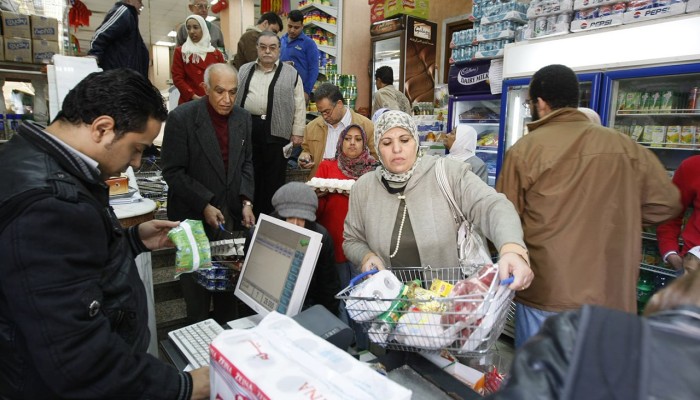 شعبة المستوردين تكشف أكاذيب إعلام السيسي حول "3000 جنيه تكفي أسرة": الأسرة تحتاج  10  آلاف جنيه شهريا