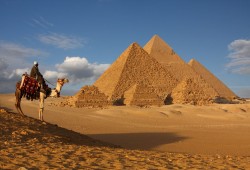 حكومة السيسي تطرح الأهرامات للاستثمار العالمي.. وخبراء يحذرون من الشركات الصهيونية