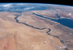 معهد واشنطن لدراسات الشرق الأدنى: مصر تواجه ضغوطًا اقتصادية وسط صراعات إقليمية
