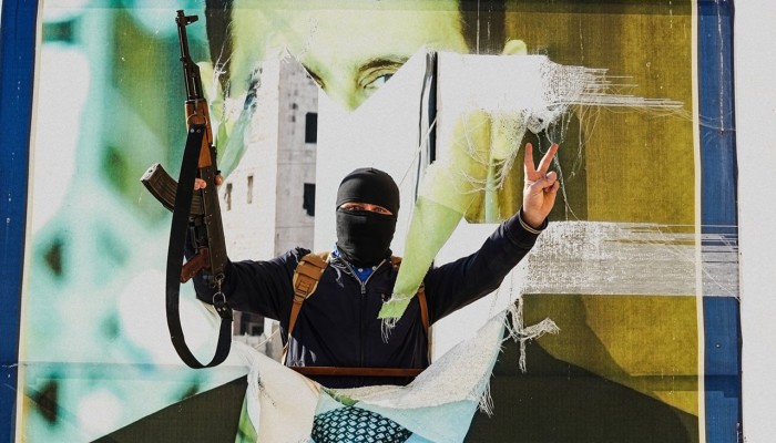 سوريا في مفترق طرق: الأسد يختفي والمعارضة تُعلن النصر