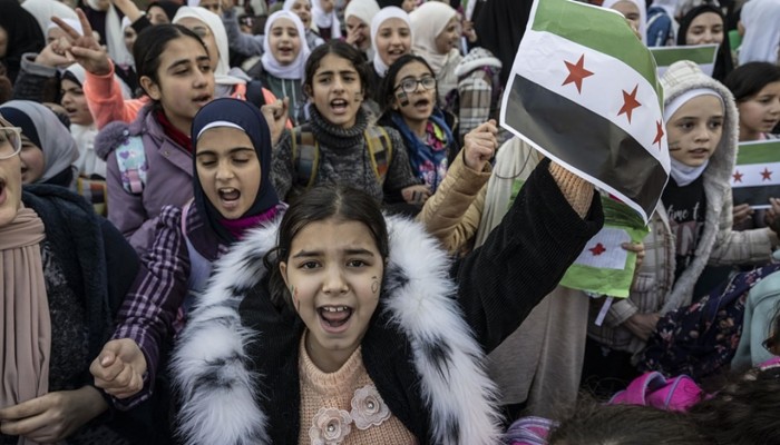 «نهاية عهد الأسد».. احتفالات في لبنان ابتهاجًا بتحرر سوريا
