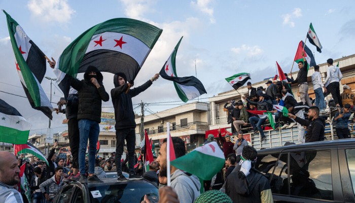 نيويورك تايمز: مخاطر جديدة هائلة على الشرق الأوسط مع انتهاء دكتاتورية الأسد في سوريا