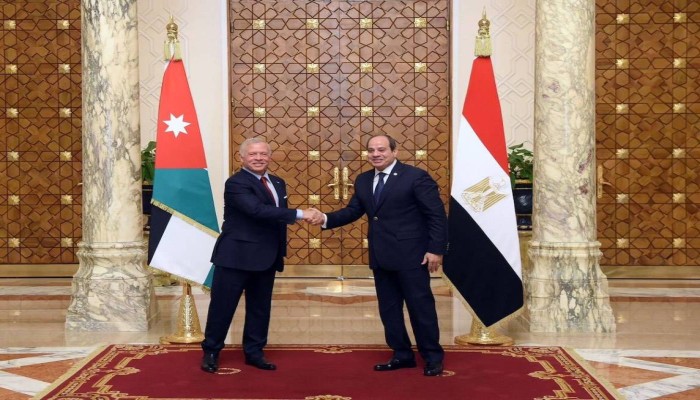 في مفارقة ساخرة.. مصر والأردن تدعمان الانتقال السياسي الشامل في سوريا