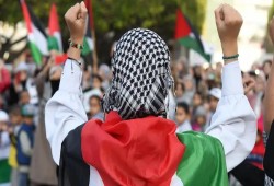 إهانة للمقاومة.. إدانة دولية لمنع مصر ارتداء الكوفية الفلسطينية بالجامعات المصرية