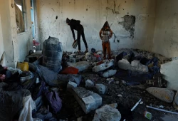 "ما علاقة الأطفال بهذا؟": فلسطينيون يروون لميدل إيست آي تفاصيل قصف إسرائيلي لمدرسة لجأوا فيها