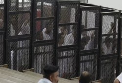 مراقبون وسياسيون يطالبون بالديمقراطية وإطلاق سراح المعتقلين