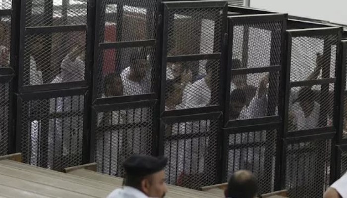 مراقبون وسياسيون يطالبون بالديمقراطية وإطلاق سراح المعتقلين