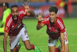 بلاغ يتهم لاعبَي الأهلي إمام عاشور ومحمود كهربا بتهريب مخدرات!