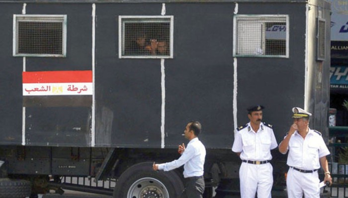 بالأسماء.. قرارات متناقضة: إخلاء سبيل 54 متهماً واستمرار حبسهم في قضايا أخرى