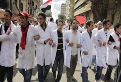 ثلث أطباء مصر يعتمدون الطب الدفاعي.. دراسة تكشف أبعاد أزمة المسئولية القانونية