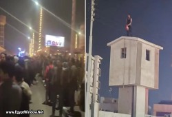 بالفيديو.. شاب يهدد بإشعال النار في نفسه فوق سور سجن المنصورة.. تعرف على السبب