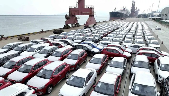 أزمة السيارات.. فساد حكومي وسياسات تعمّق معاناة الاقتصاد والمواطن