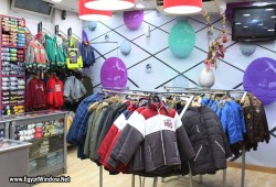 عزوف المصريين عن شراء "كسوة الشتاء" يهدد مصانع الملابس بالإفلاس