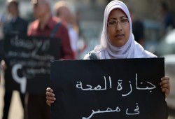 أستاذ بجامعة هارفارد: مصر ستصبح أول دولة في العالم بلا أطباء بسبب قانون المسئولية الطبية