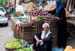 الدولار في طريقه إلى 60 جنيهًا والتضخم في تصاعد