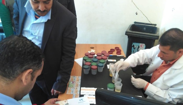 تناول أدوية الأمراض المزمنة يطيح بعشرات الآلاف من المصريين من وظائفهم بتحاليل المخدرات المفاجئة