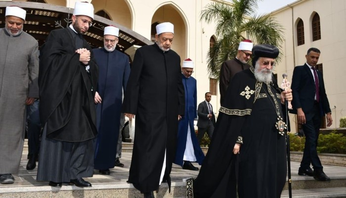 شيخ الأزهر في تهنئة عيد الميلاد: لا يمكن أن نفرح وغزة تحت وطأة الموت