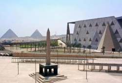 غضب بين المصريين وقلق من تعيين رئيس مخابرات الإمارات وخليجيين بالمتحف المصري الكبير