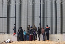 كما السوريين... الفلسطينيون يواجهون تحديات جديدة للسفر إلى مصر