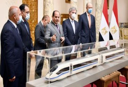 قرار حكومي بالاستيلاء على 315 كيلومترًا من الأراضي والعقارات لتنفيذ مشروع القطار الكهربائي السريع