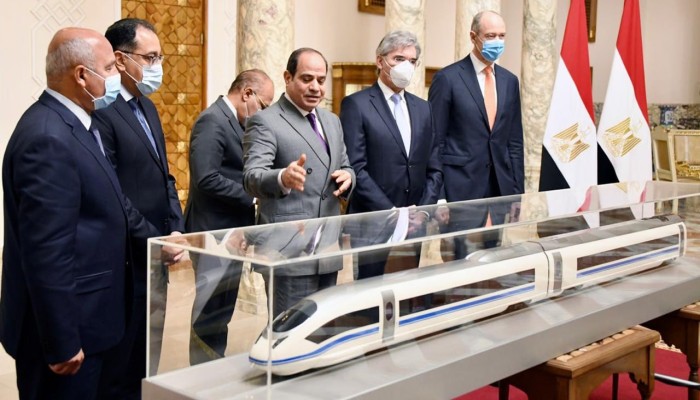 قرار حكومي بالاستيلاء على 315 كيلومترًا من الأراضي والعقارات لتنفيذ مشروع القطار الكهربائي السريع