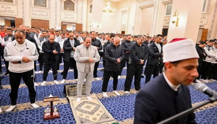 بدعة السيسي .. ساخرون من أداء جمعة المنقلب الدموي في الأكاديمية؟!