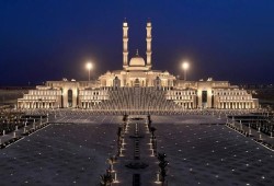 بتكلفة مليار جنيه... افتتاح “مسجد مصر الكبير” في صحراء العاصمة الإدارية الجديدة!!