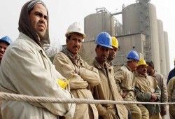 خفض العلاوة السنوية للعمال من 7% إلى 3% ... معاناة جديدة فوق التضخم والفقر