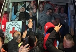 أسيرات فلسطينيات يروين معاناتهن بعد تحررهن