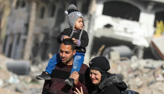 ميدل إيست آي: أطفال غزة يعودون إلى منازلهم ليُقتلوا قبل دقائق من تنفيذ الهدنة
