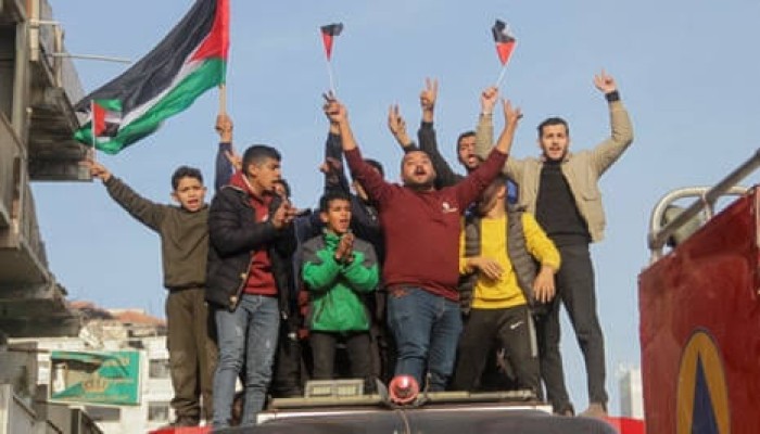 الجارديان: الفلسطينيون في غزة يواجهون الهدنة بمشاعر متضاربة